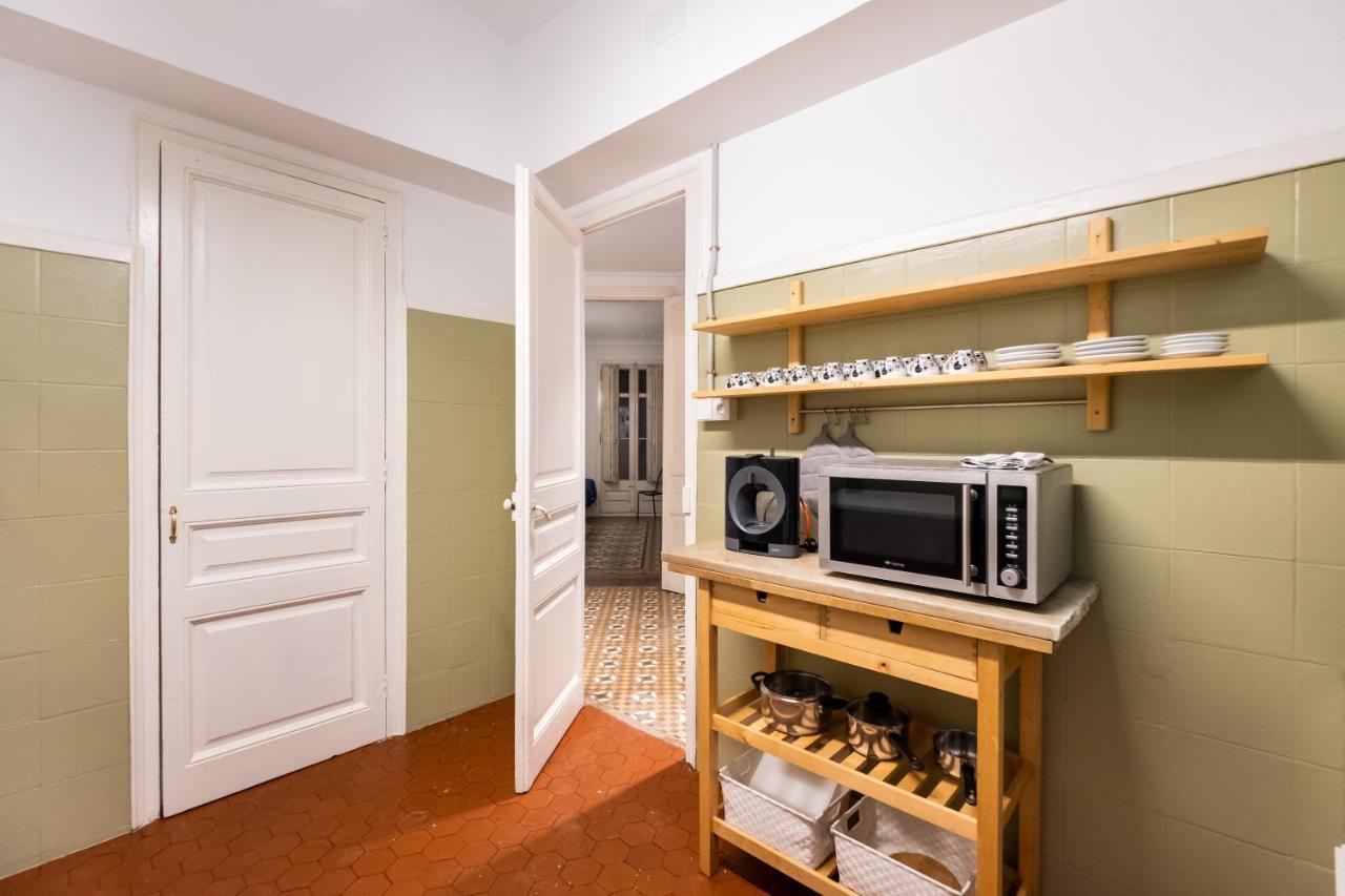 B42 - Modernist For Large Groups In Eixample Appartement Barcelona