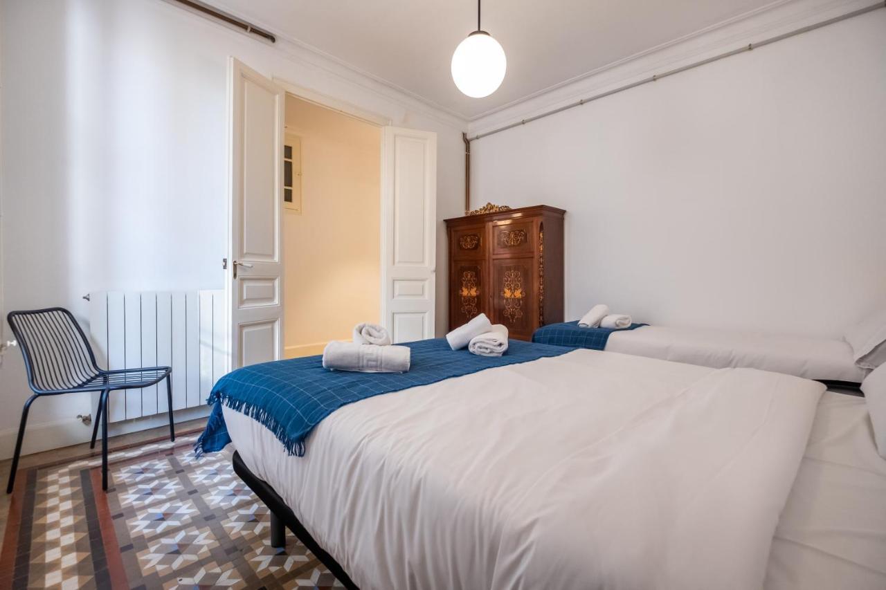 B42 - Modernist For Large Groups In Eixample Appartement