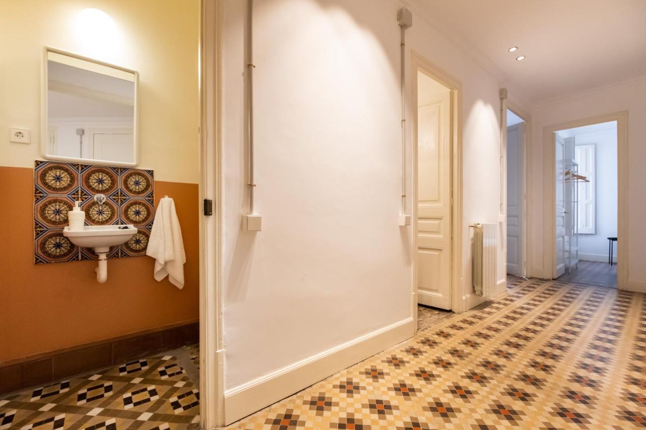 Appartement B42 - Modernist For Large Groups In Eixample Barcelona