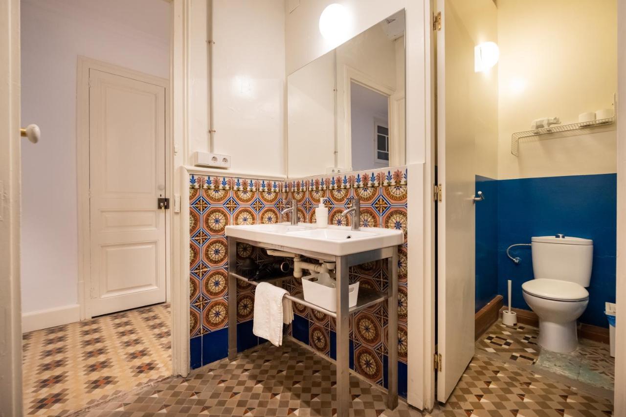 B42 - Modernist For Large Groups In Eixample Appartement Barcelona